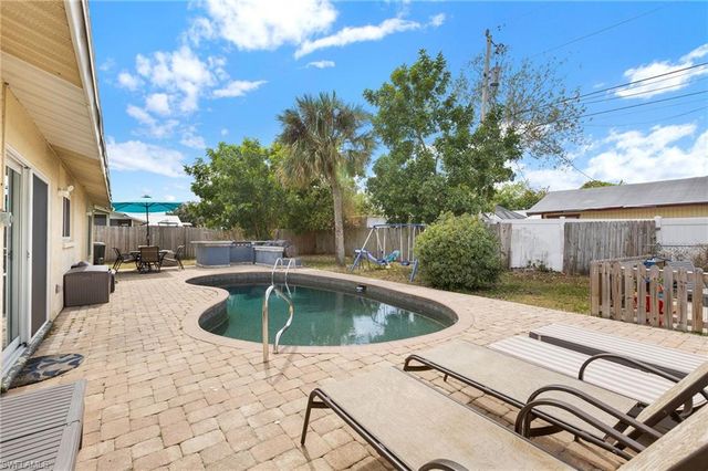 1371 Torreya CIR, North Fort Myers, FL 33917