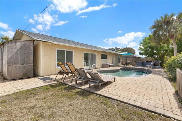 1371 Torreya CIR, North Fort Myers, FL 33917