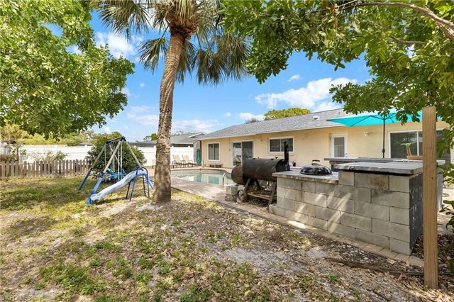 1371 Torreya CIR, North Fort Myers, FL 33917