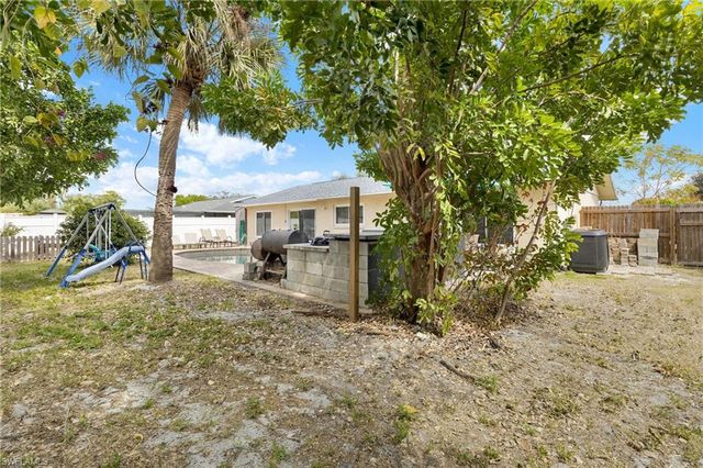 1371 Torreya CIR, North Fort Myers, FL 33917