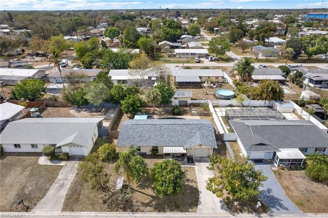 1371 Torreya CIR, North Fort Myers, FL 33917