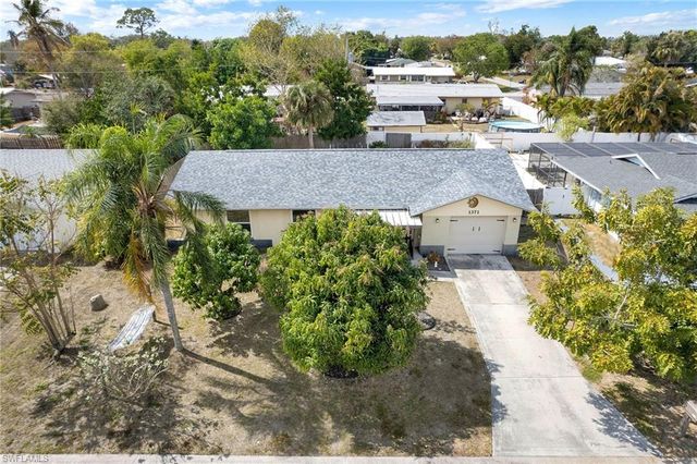 1371 Torreya CIR, North Fort Myers, FL 33917