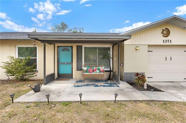 1371 Torreya CIR, North Fort Myers, FL 33917