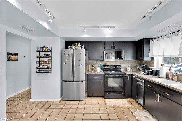 1371 Torreya CIR, North Fort Myers, FL 33917