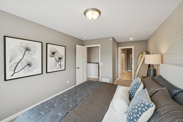 8856 Meadowcrest Drive NE, Monticello, MN 55328