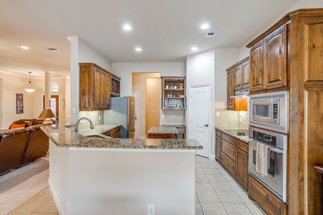 9815 Ravenswood Road, Granbury, TX 76049