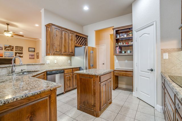 9815 Ravenswood Road, Granbury, TX 76049