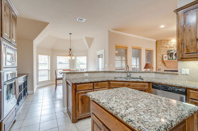 9815 Ravenswood Road, Granbury, TX 76049