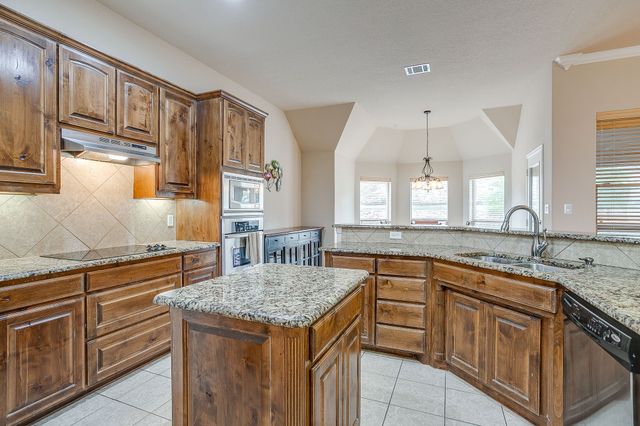 9815 Ravenswood Road, Granbury, TX 76049