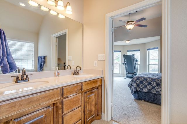 9815 Ravenswood Road, Granbury, TX 76049