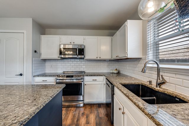 1017 Silvertree, Schertz, TX 78154