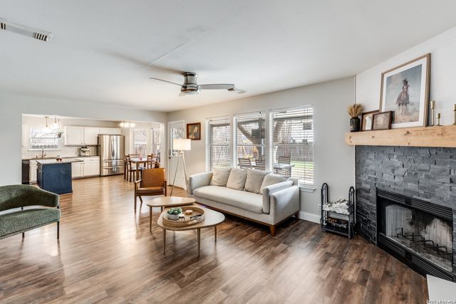 1017 Silvertree, Schertz, TX 78154