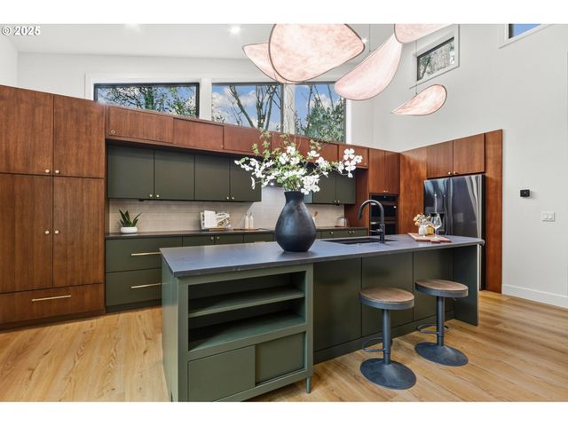 8014 Sw 54TH Ave, Portland, OR 97219