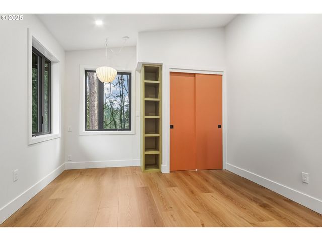 8014 Sw 54TH Ave, Portland, OR 97219
