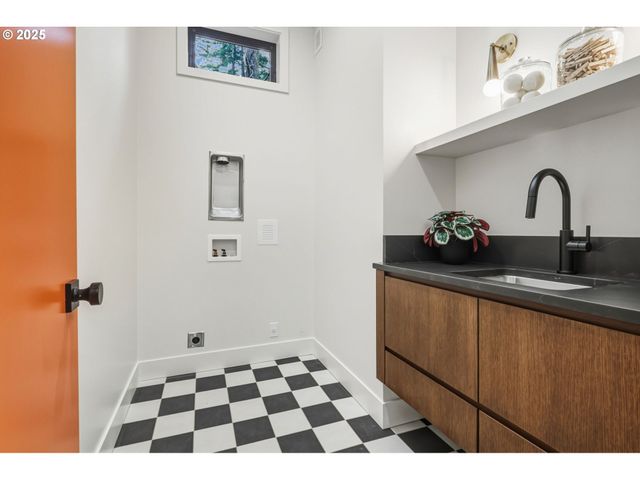 8014 Sw 54TH Ave, Portland, OR 97219