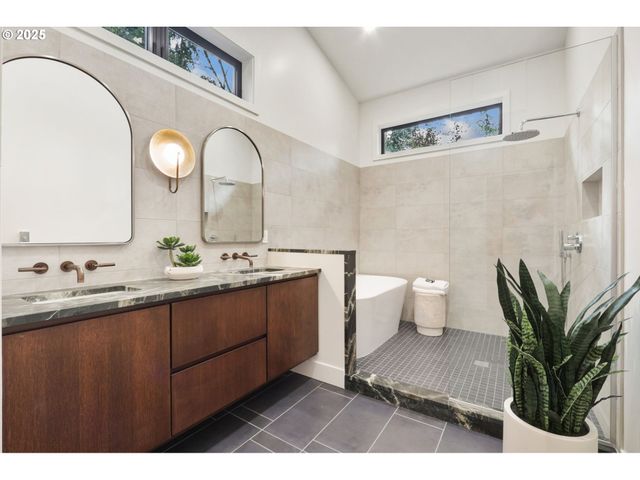 8014 Sw 54TH Ave, Portland, OR 97219