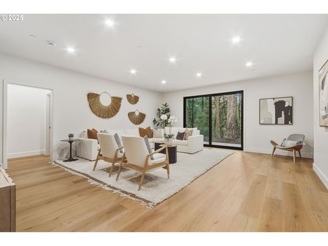8014 Sw 54TH Ave, Portland, OR 97219
