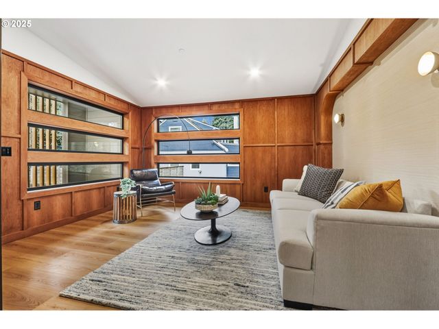 8014 Sw 54TH Ave, Portland, OR 97219