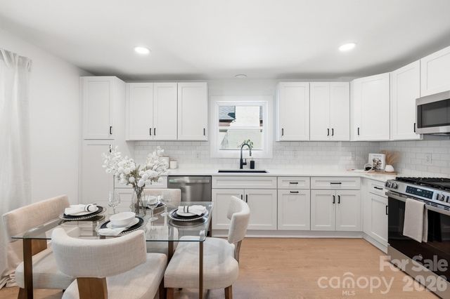 2204 Rozzelles Ferry Road, Charlotte, NC 28208