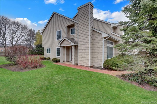 15 Doral Lane, Bay Shore, NY 11706
