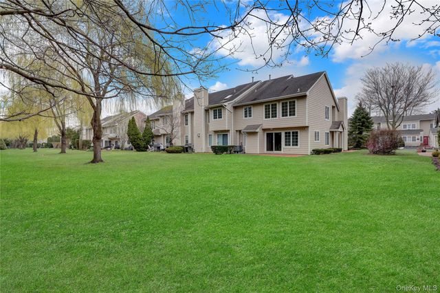 15 Doral Lane, Bay Shore, NY 11706