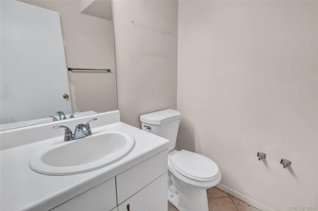 15 Doral Lane, Bay Shore, NY 11706