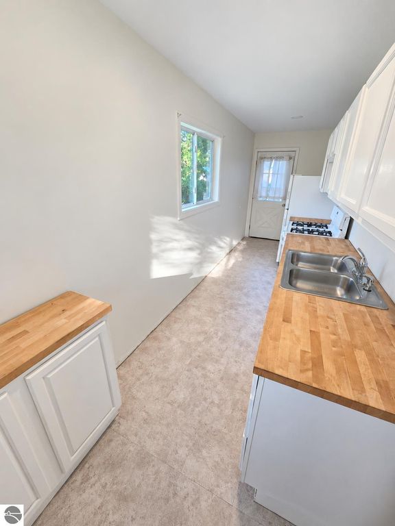 Image 11 of property listing at 321 Ely Street, Alma, MI 48801