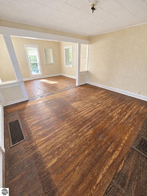Image 13 of property listing at 321 Ely Street, Alma, MI 48801