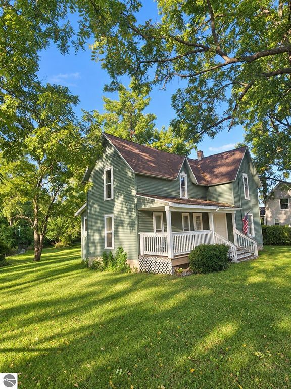 Image 5 of property listing at 321 Ely Street, Alma, MI 48801