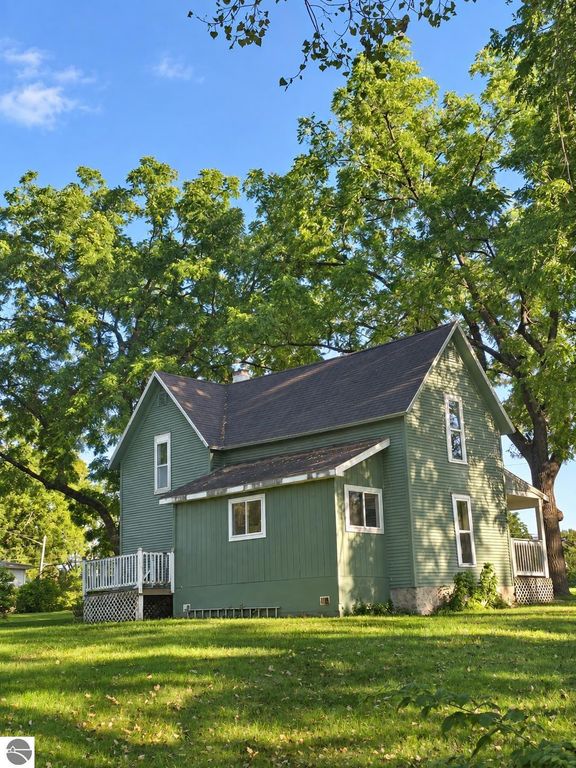 Image 7 of property listing at 321 Ely Street, Alma, MI 48801