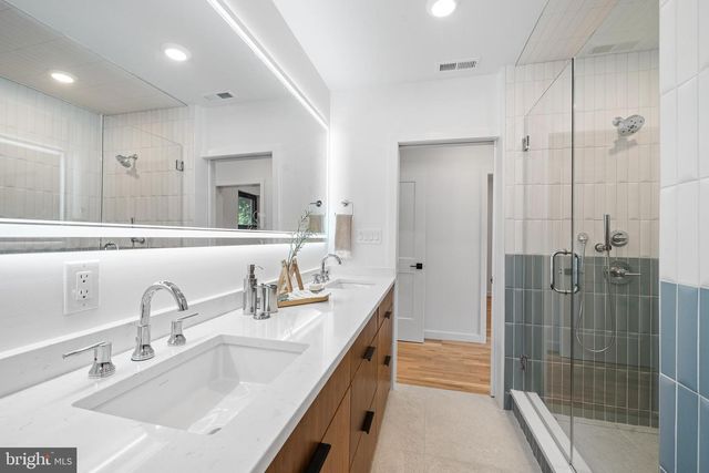 139 W MOUNT PLEASANT AVE, Philadelphia, PA 19119
