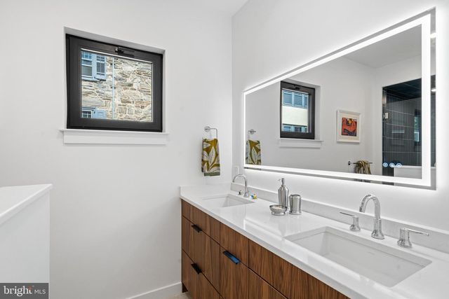 139 W MOUNT PLEASANT AVE, Philadelphia, PA 19119