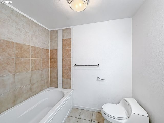 12642 Nw BARNES Rd 3, Portland, OR 97229