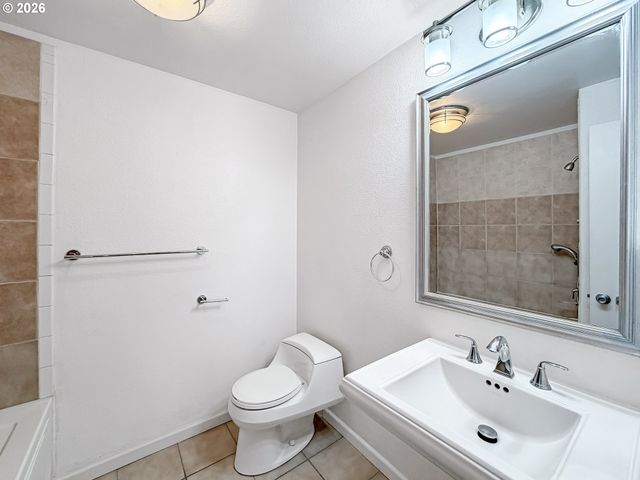 12642 Nw BARNES Rd 3, Portland, OR 97229