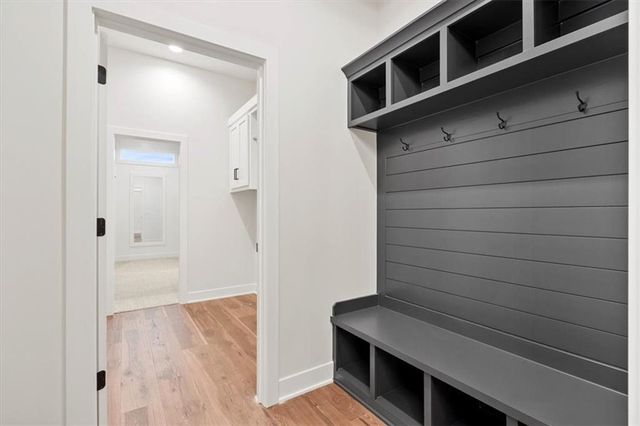 4800 NW Huonker Court, Riverside, MO 64150