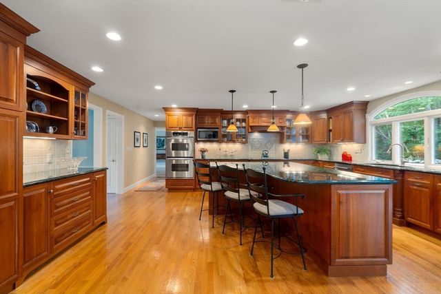 27 Oriole Road, Medfield, MA 02052