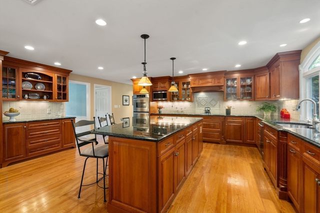 27 Oriole Road, Medfield, MA 02052