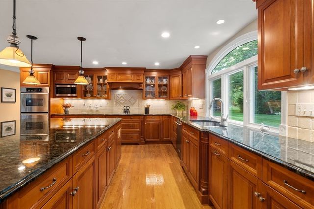 27 Oriole Road, Medfield, MA 02052