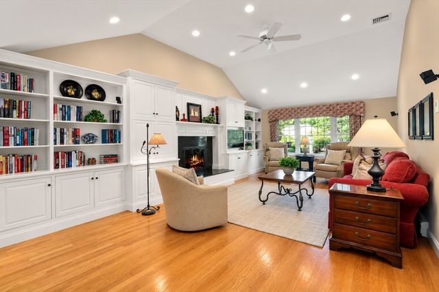 27 Oriole Road, Medfield, MA 02052