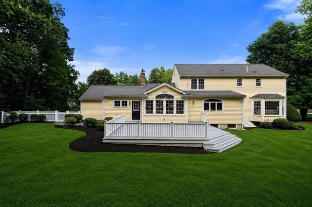 27 Oriole Road, Medfield, MA 02052
