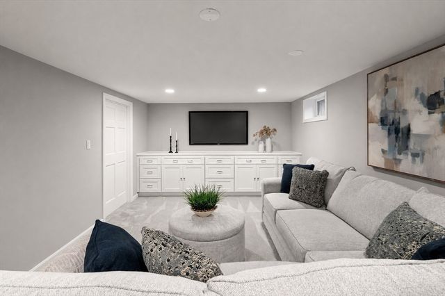 27 Oriole Road, Medfield, MA 02052
