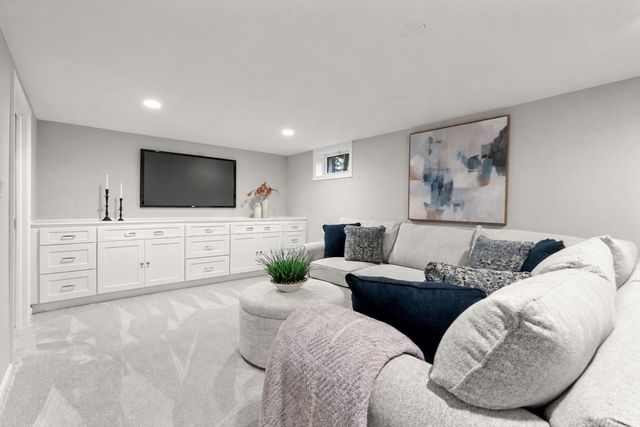 27 Oriole Road, Medfield, MA 02052