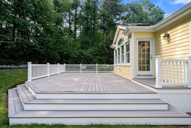27 Oriole Road, Medfield, MA 02052