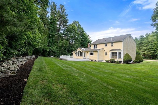 27 Oriole Road, Medfield, MA 02052