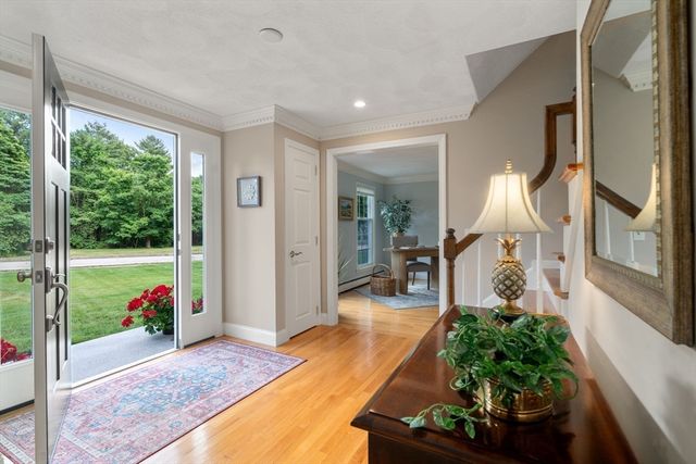 27 Oriole Road, Medfield, MA 02052