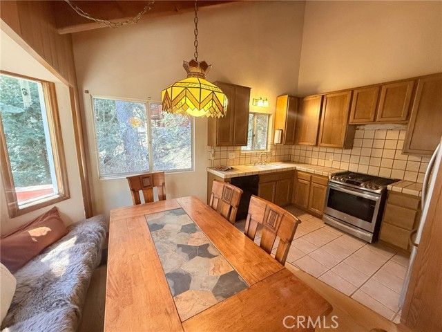 551 community Drive, Lake Arrowhead, CA 92352