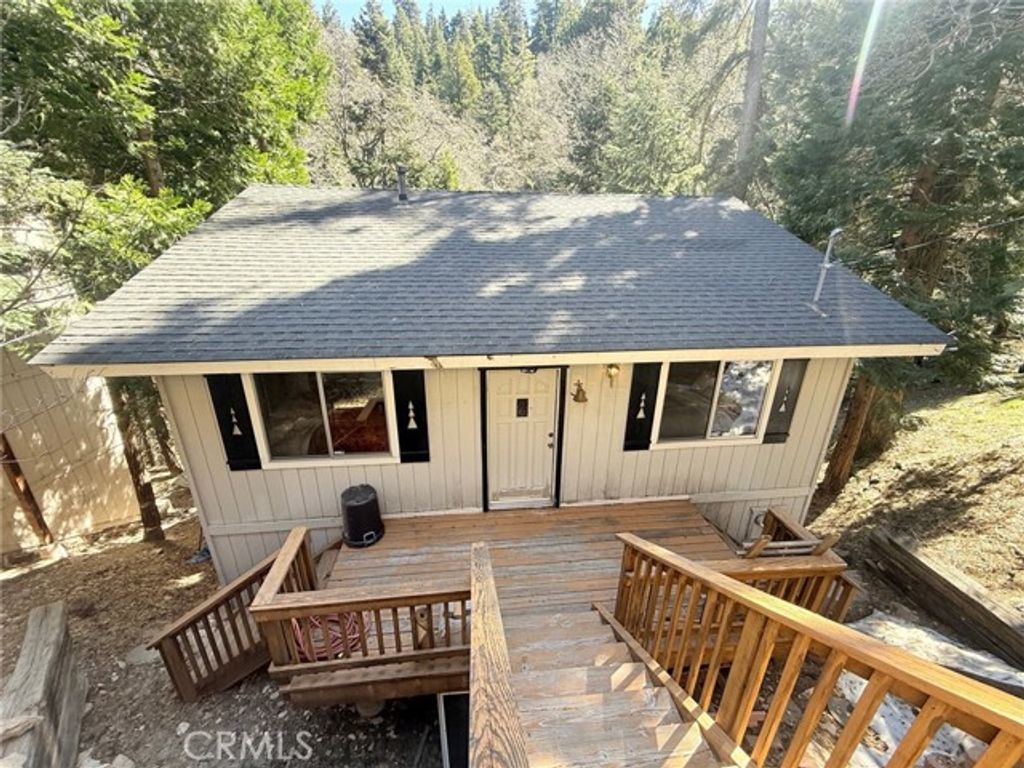 551 community Drive, Lake Arrowhead, CA 92352