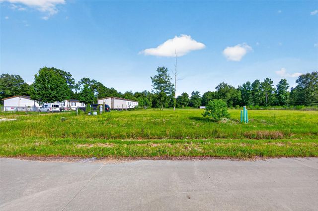 404 Road 5268, Cleveland, TX 77327
