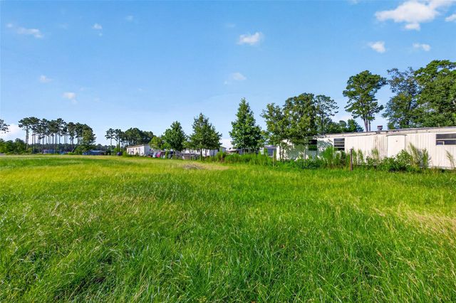 404 Road 5268, Cleveland, TX 77327