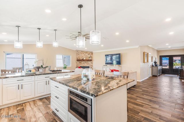 817 N Calle La Sombra, Camarillo, CA 93010